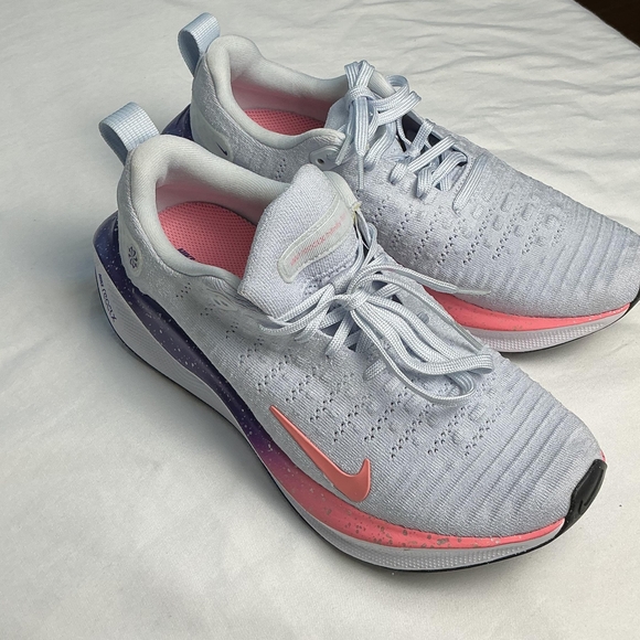 Nike Women's Gray and Pink Running Shoes - Picture 4 of 6
